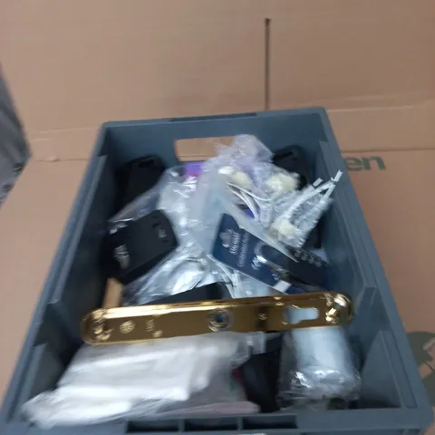 TOTE OF APPROXIMATELY 15 ASSORTED ITEMS TO INCLUDE: KAR KEY CASE KIT 