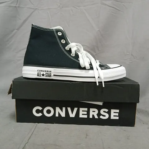 BOXED PAIR OF CONVERSE SHOES IN BLACK/WHITE SIZE UK 4.5