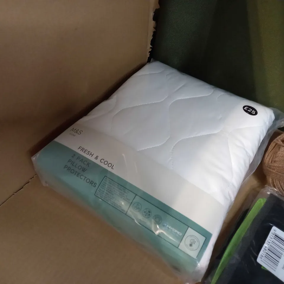 LARGE BOX OF APPROXIMATELY 20 ASSORTED HOUSEHOLD ITEMS TO INCLUDE: WOOL, CUSHION, PILLOW PROTECTORS