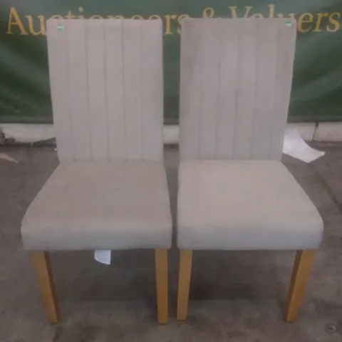 SET OF 2 NEW SALIBURY MINI VELVET DINING CHAIRS (OAK LEG)