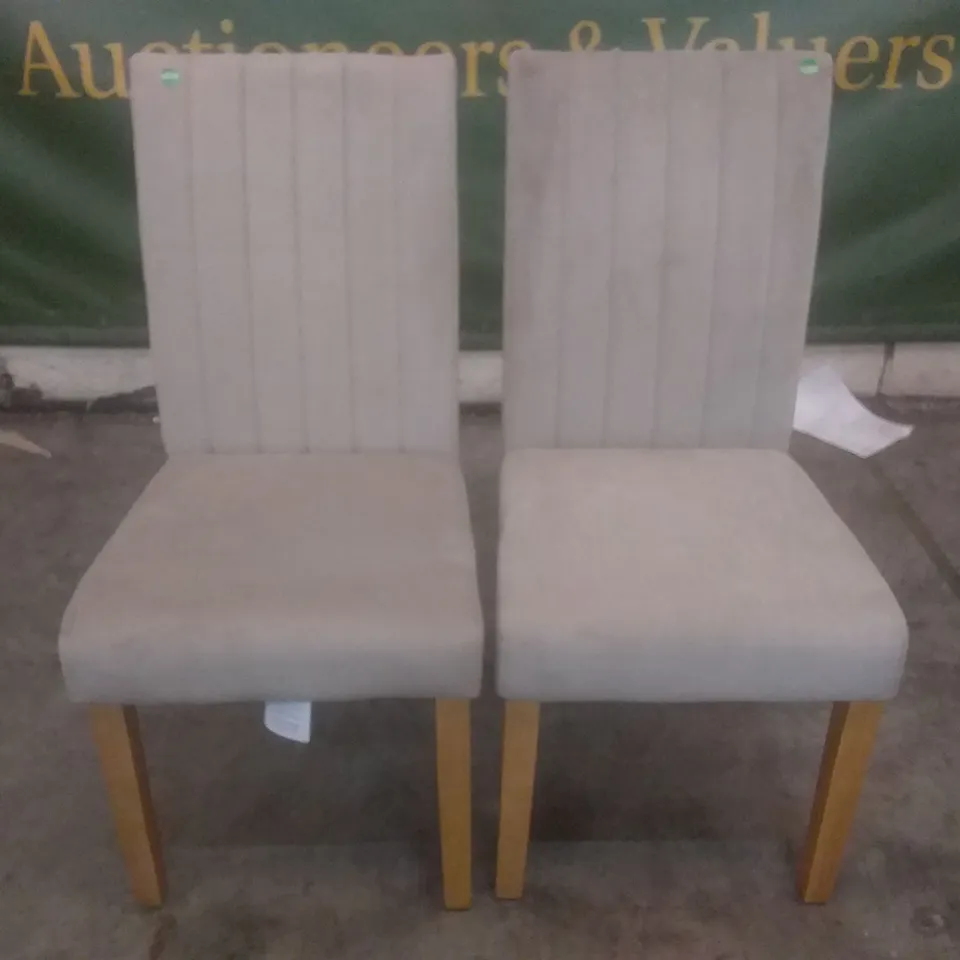 SET OF 2 NEW SALIBURY MINI VELVET DINING CHAIRS (OAK LEG)