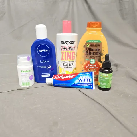 APPROXIMATELY 20 ASSORTED HEALTH & BEAUTY PRODUCTS TO INCLUDE EPADERM CREAM, NIVEA LOTION AND COLGATE TOOTHPASTE