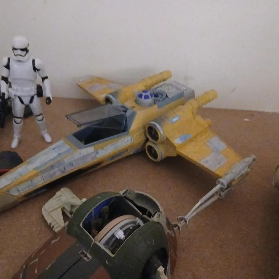 SMALL COLLECTION OF RETRO STAR WARS COLLECTABLES