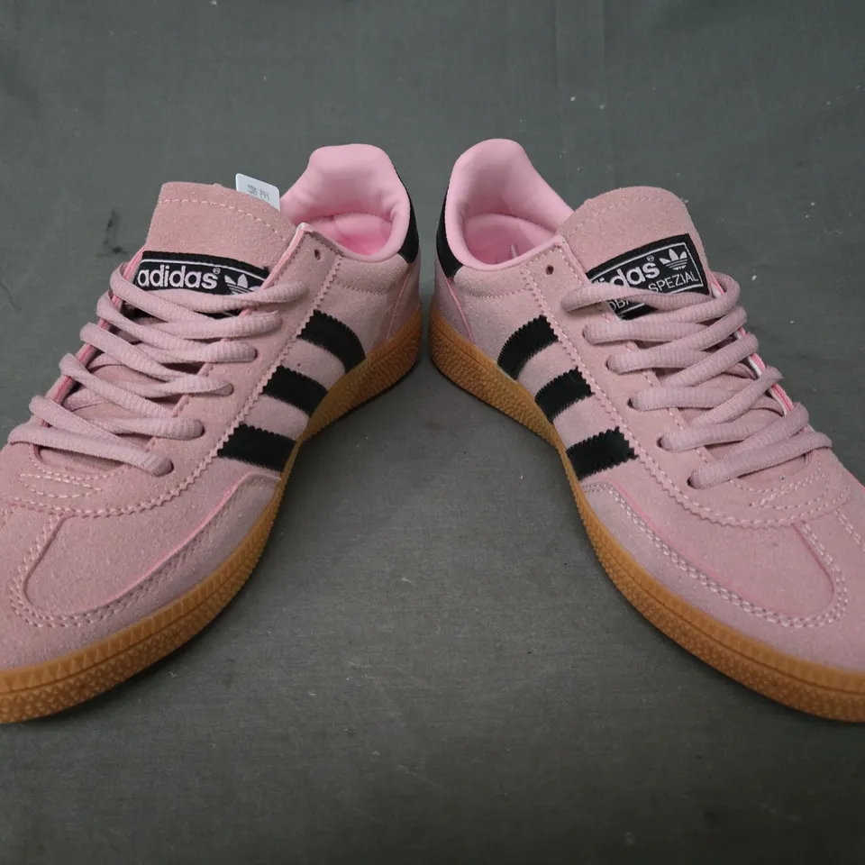 BOXED PAIR OF ADIDAS HANDBALL SPEZIAL WOMEN'S SHOES IN PINK/BLACK UK SIZE 4.5