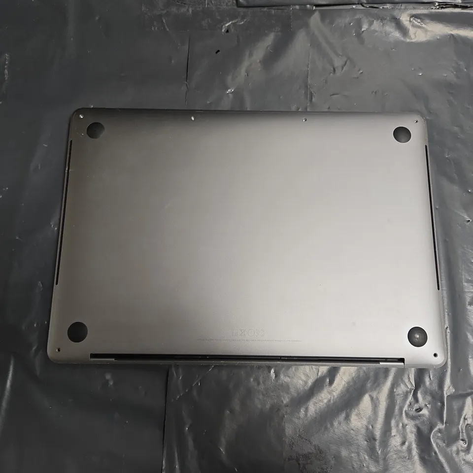 APPLE MACBOOK PRO (A1706)