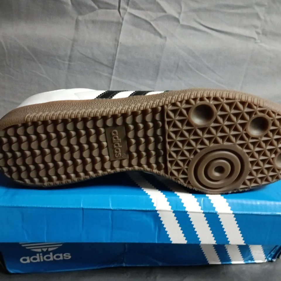 BOXED PAIR OF ADIDAS SAMBA TRAINERS – UK SIZE 9