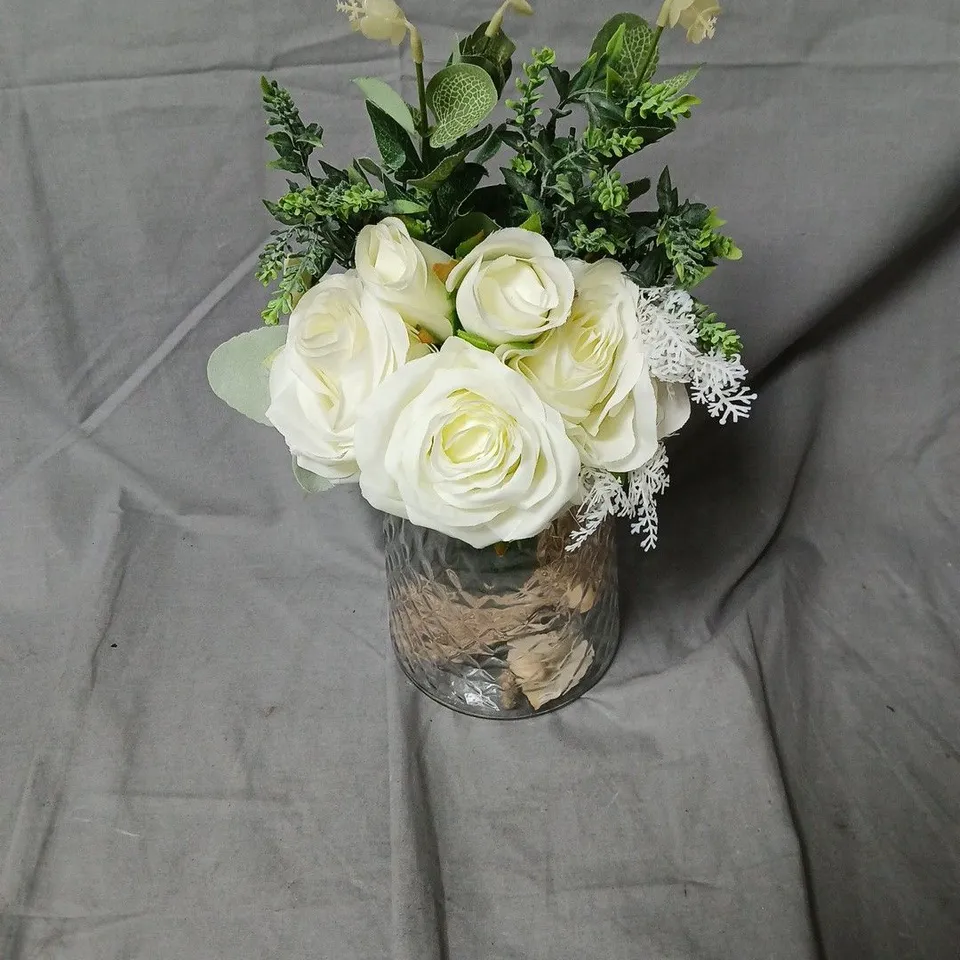 ARTIFICIAL WHITE ROSE BOUQUET IN TEXTURED GLASS VASE