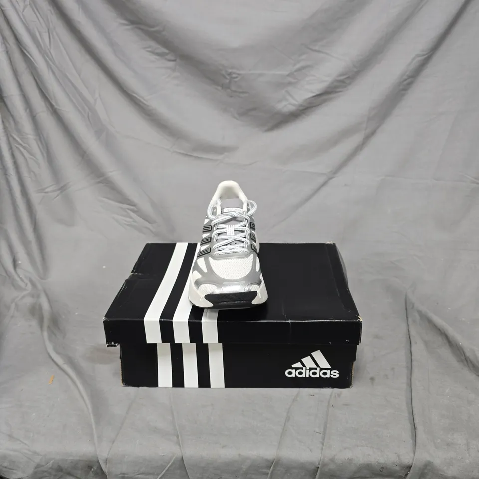 ADIDAS SNEAKERS – WHITE/SILVER WITH THREE STRIPES SIZE 6 