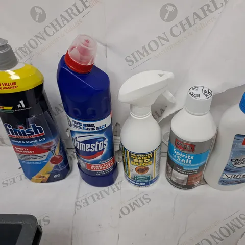 GROUP OF ASSORTED CLEANING ITEMS , ACCESSORIES