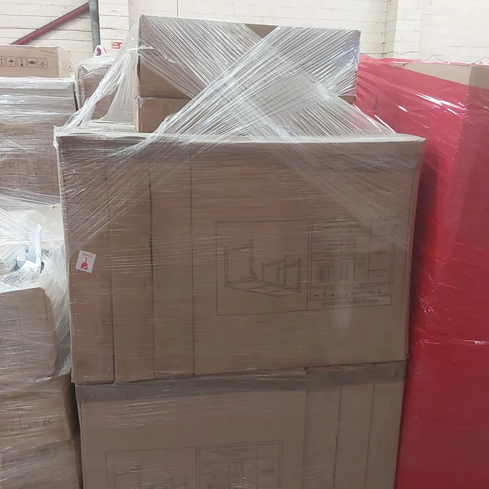 PALLET CONTAINING A VERY LARGE QUANTITY OF METAL FOLDING TABLES ECT
