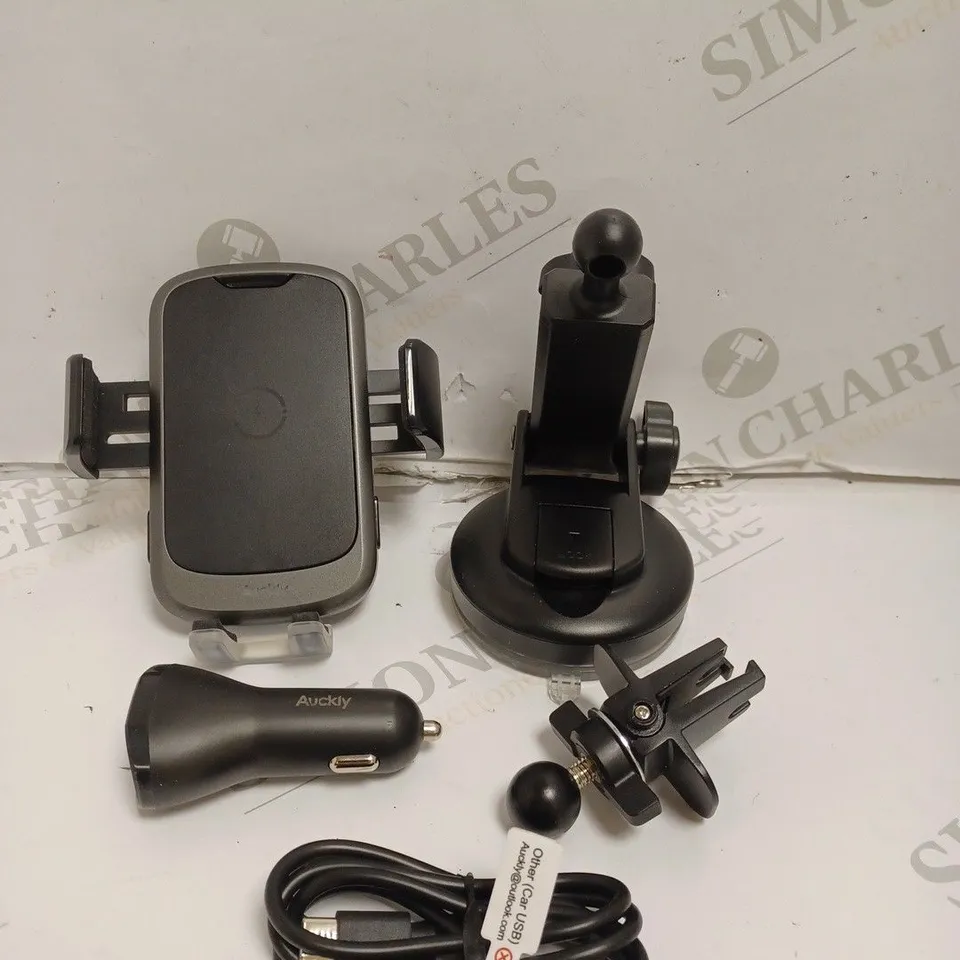 BOXED AUCKLY MILTI PURPOSE CHARGING MOUNT FOR CAR. 