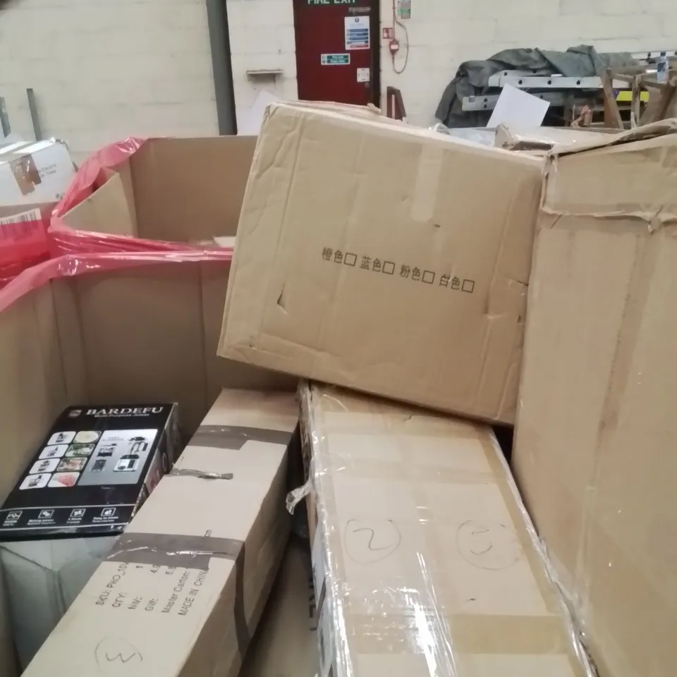 PALLET CONTAINING VARIOUS ASSORTED BOXED HOUSEHOLD ITEMS TO INCLUDE:KIDS BIKE,KID SWINGS,MULTI PERSON JUICER AND LOTS MORE UNMARKED BOXED ITEMS 