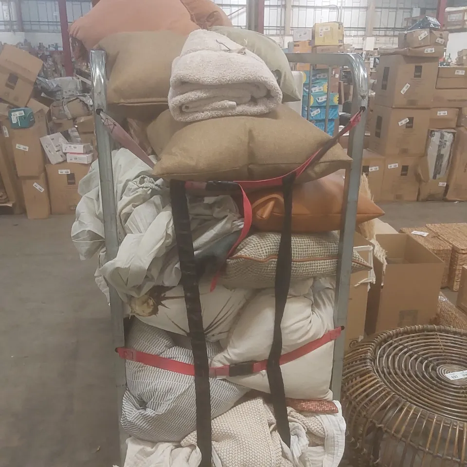 CAGE OF ASSORTED TEXTILES TO INCLUDE; CUSHIONS, PILLOWS AND THROWS ETC - CAGE NOT INCLUDED