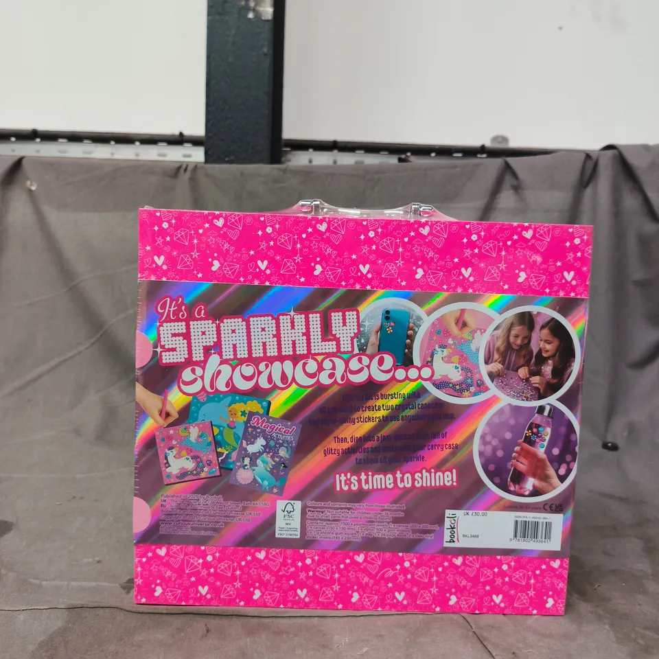 IT'S A SPARKLY SHOWCASE CRAFT KIT – PINK BOX (INCLUDES STICKERS, BOOK & CANVASES)