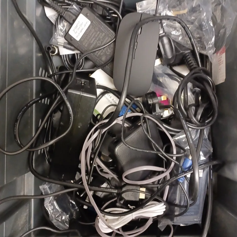 APPROXIMATELY 25 ASSORTED ELECTRICAL AND NETWORKING PRODUCTS TO INCLUDE TALK TALK ROUTER, REPLACEMENT REMOTE CONTROLS, POWER CABLES ETC 