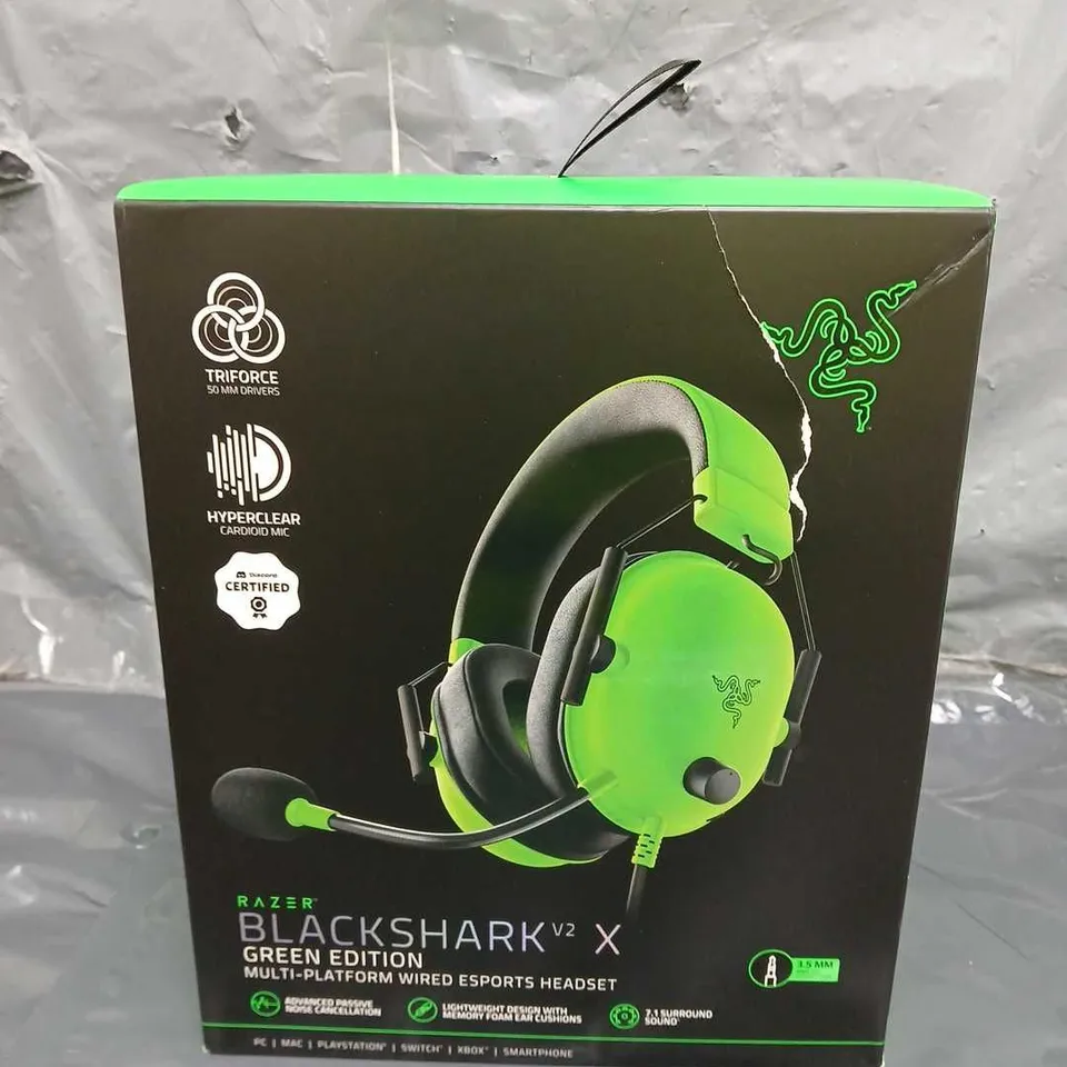 RAZER BLACKSHARK V2 X - GREEN