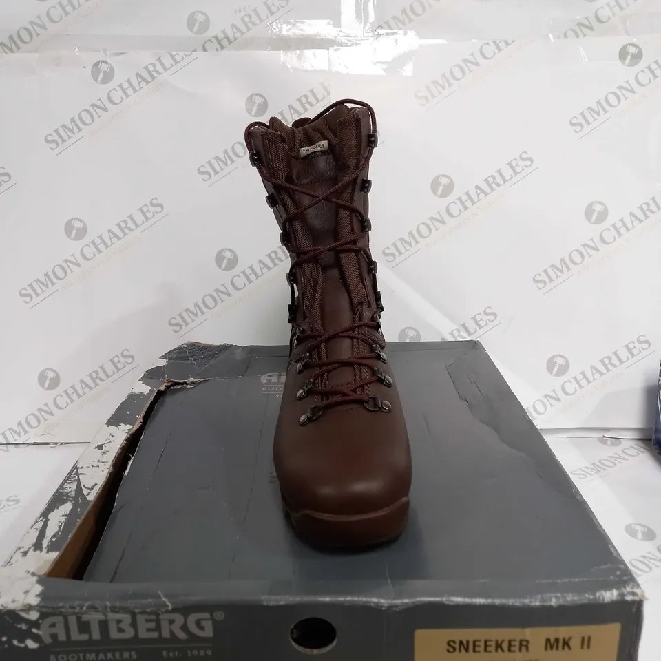 BOXED ALTBERG BOOTMAKER SNEEKER MK II MICROLITE - SIZE 7