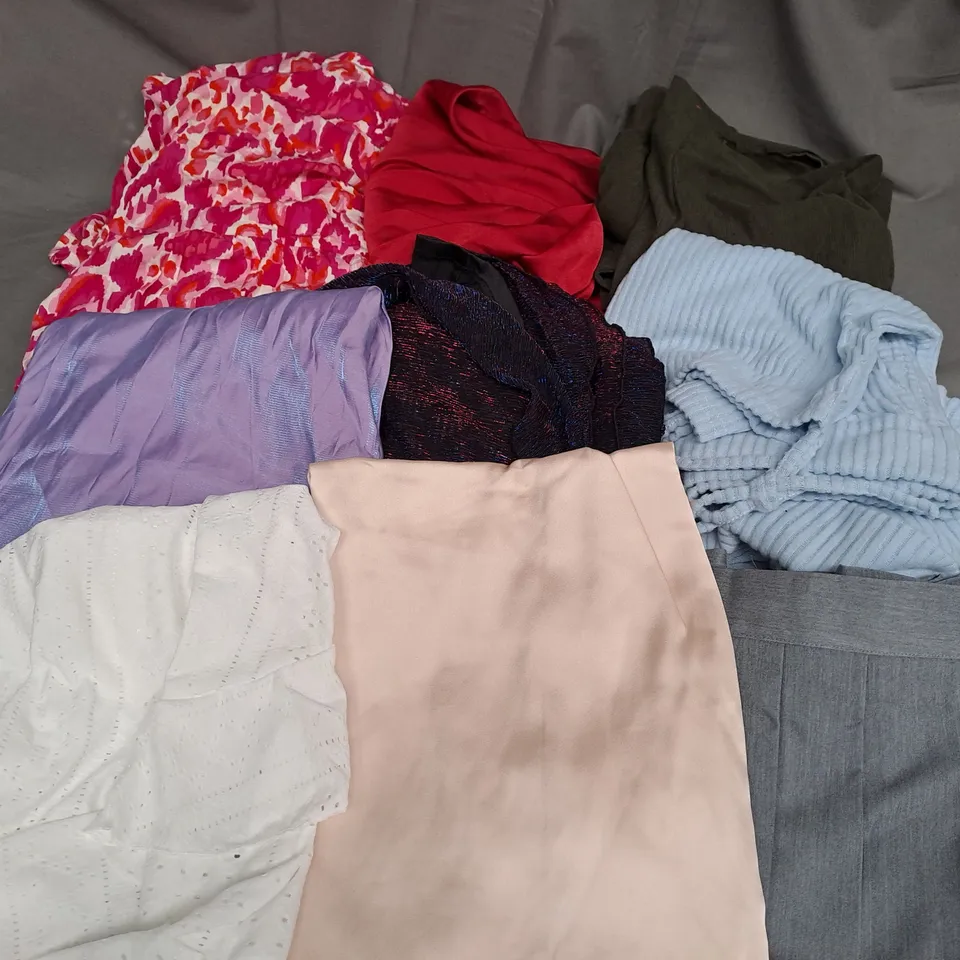 BOX OF APPROXIMATELY 15 ASSORTED CLOTHING ITEMS TO INCLUDE SKIRTS, DRESSES, TROUSERS ETC 