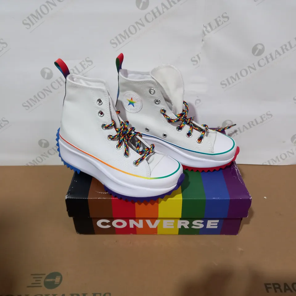 BOXED PAIR OF CONVERSE HIGHTOPS SIZE 5