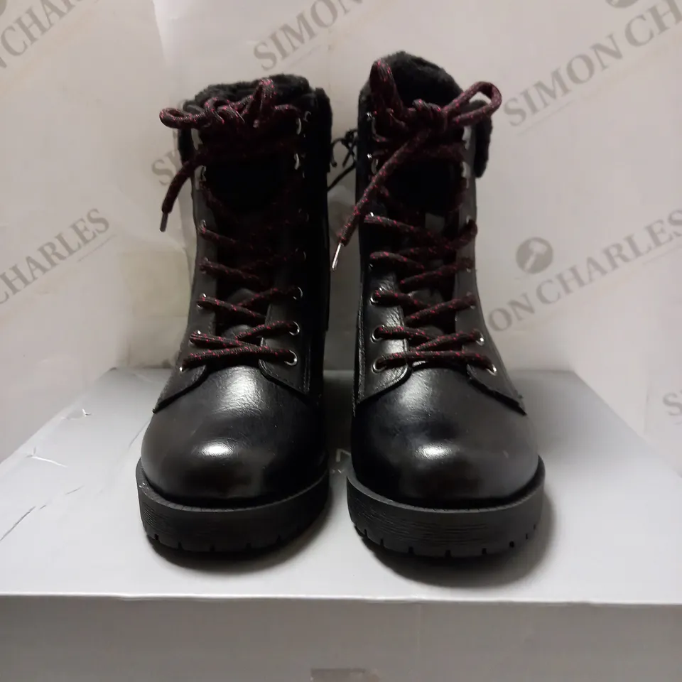 VIONIC ZOEY LEATHER BLACK - SIZE 3