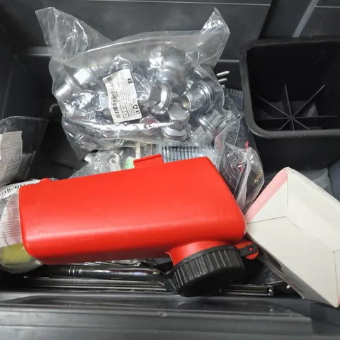 APPROXIMATELY 8 ASSORTED VEHICLE PARTS & ACCESSORIES TO INCLUDE WHIRLWIND FAN, BOLT STUDS, CHAIN, ETC