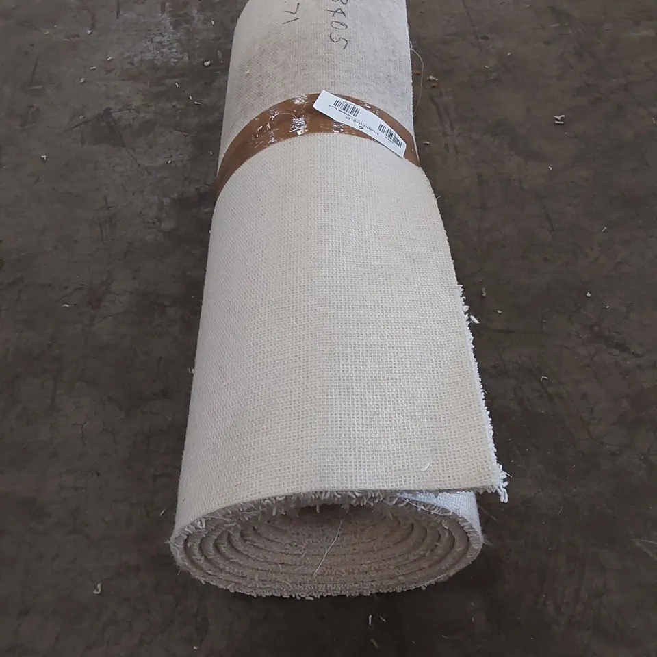 ROLL OF QUALITY DIMENSIONS DIM PLAINS CARPET // SIZE: APPROX 0.71 X 3m