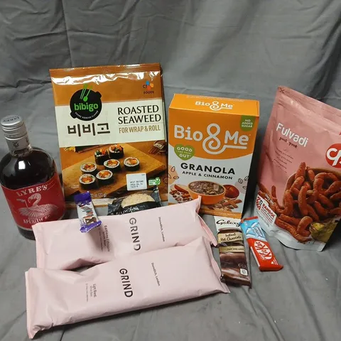 APPROXIMATELY 10 ASSORTED FOOD & DRINK ITEMS TO INCLUDE LYRES APERITIF ROSSO NON-ALCOHOLIC, GRIND WHOLE BEAN, BIO & ME GRANOLA, ETC - COLLECTION ONLY