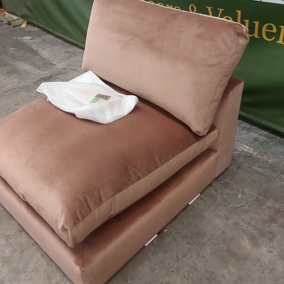 DESIGNER INFINITY FIBRE VELVET UPHOLSTERED MIDDLE SOFA PIECE WITH CUSHIONS IN COPPER - INCOMPLETE SOFA PIECE 