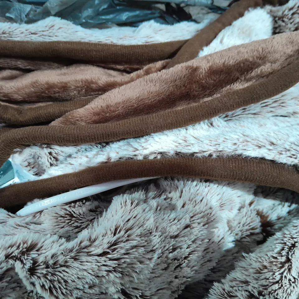 BOXED COZEE HOME LUXURY HEATED THROW - NEUTRAL/BROWN