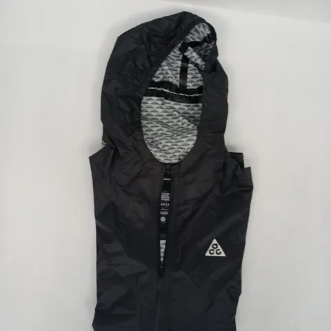 NIKE ACG LIGHTWEIGHT LONG SLEEVE ZIP-THROUGH HOODED JACKET IN BLACK SIZE SMALL