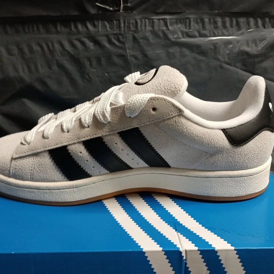 BOXED ADIDAS CAMPUS 00'S IN OFF WHITE - UK 9.5
