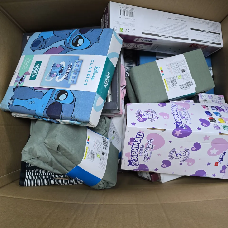 APPROXIMATELY 20 ASSORTED HOMEWARE ITEMS TO INCLUDE COTTON RICH FITTED SHEET IN SAGE, SCENTSATIONAL SCENTED WAX CUBE, HAPHMAU SUPRISE FIGURE, ETC - COLLECTION ONLY