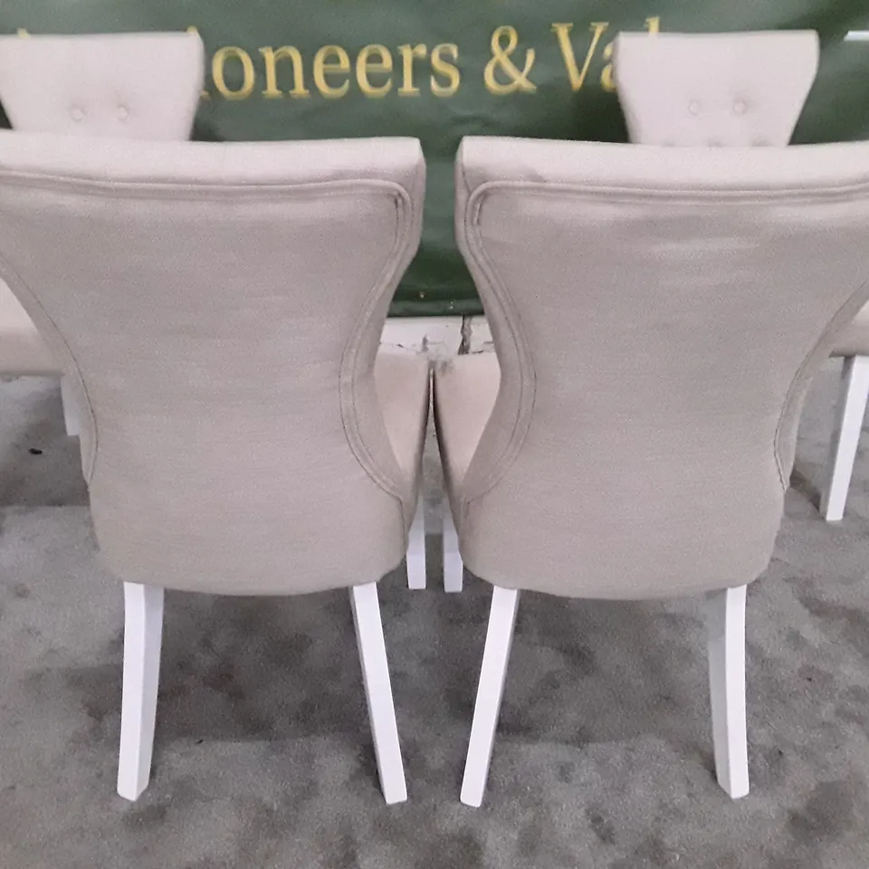 SET OF 4 BEWLEY OATMEAL FABRIC BUTTONED BACK DINING CHAIRS WHITE LEGS
