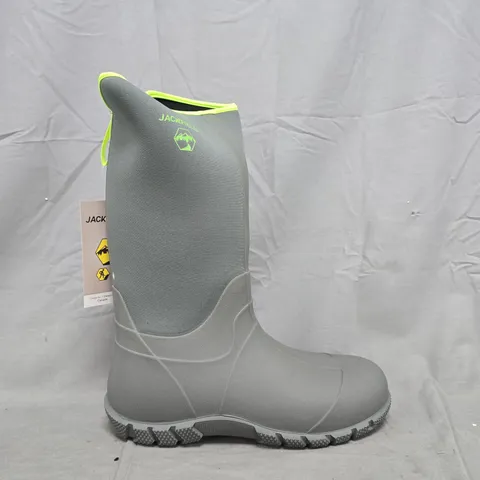 BOXED PAIR OF JACKFIELD OUTDOOR BOOTS IN GREY SIZE 13