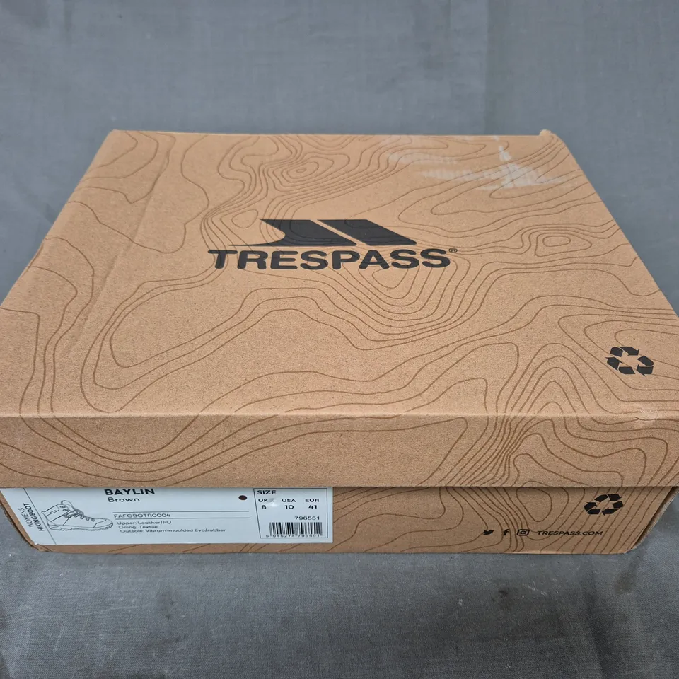 BOXED PAIR OF TRESPASS BAYLIN ANKLE BOOTS IN BROWN UK SIZE 8