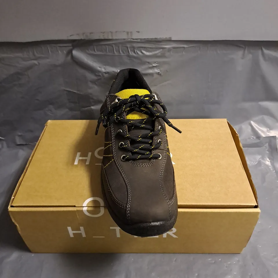 BOXED PAIR OF HOTTER MIST GTX SHOES IN CHARCOAL/CITRUS SIZE UK 8