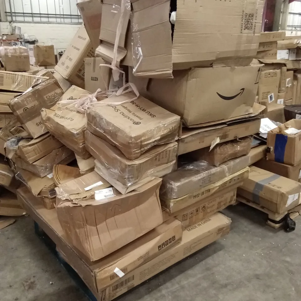 PALLET OF ASSORTED HOUSEHOLD GOODS AND PRODUCTS TO INCLUDE; FURNITURE, CLOTHES HANGERS ETC