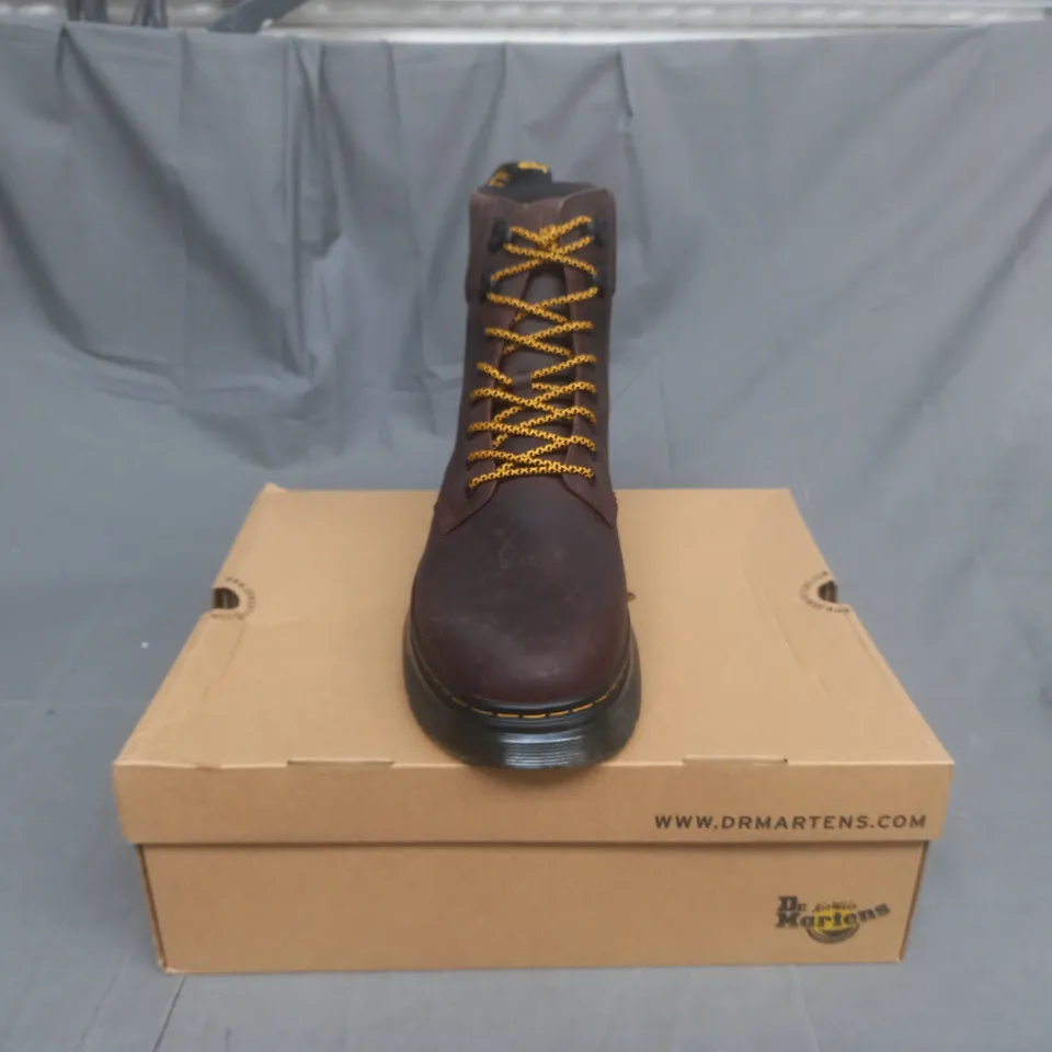 BOXED PAIR OF DR MARTENS BOOTS IN DARK BROWN SIZE UK 11