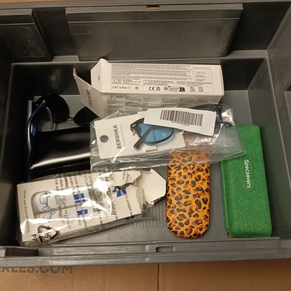 LOT OF APPROXIMATELY 20 ASSORTED GLASSES AND CASES TO INCLUDE ANTOINE YAU, FINELIGHT AND HEALTHPOINT