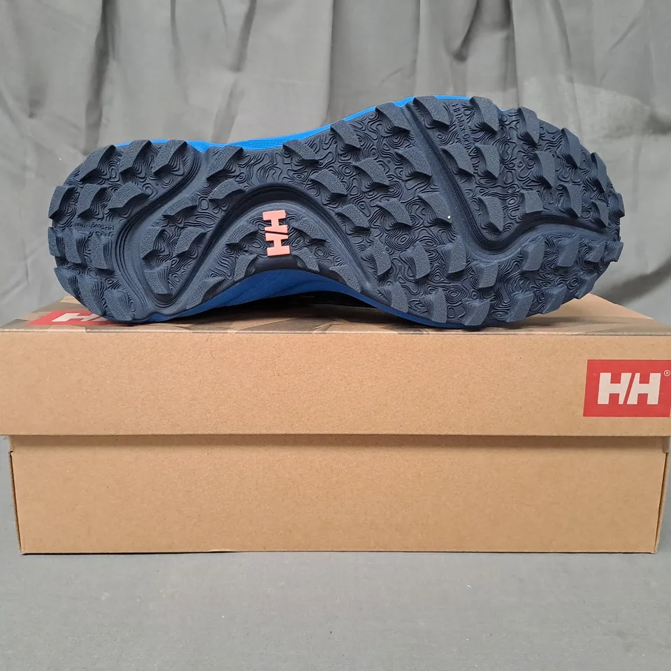 BOXED PAIR OF HELLY HANSEN SHOES IN NAVY/BLUE UK SIZE 8