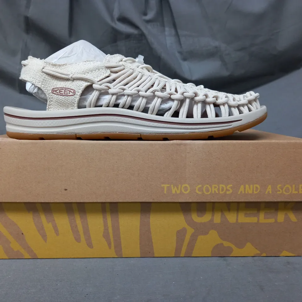 BOXED PAIR OF KEEN SANDALS IN BEIGE UK SIZE 8