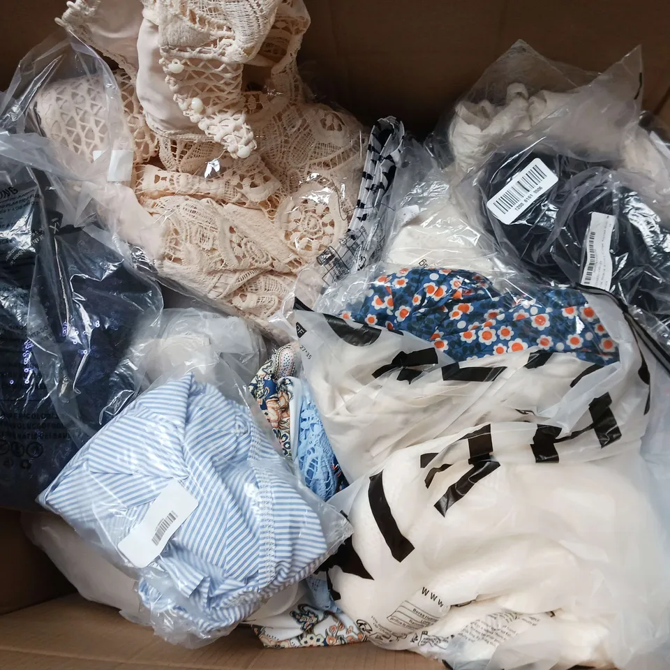 LARGE BOX OF APPROXIMATELY 20 ASSORTED CLOTHING ITEMS IN VARIOUS SIZES, STYLES AND COLOUR 