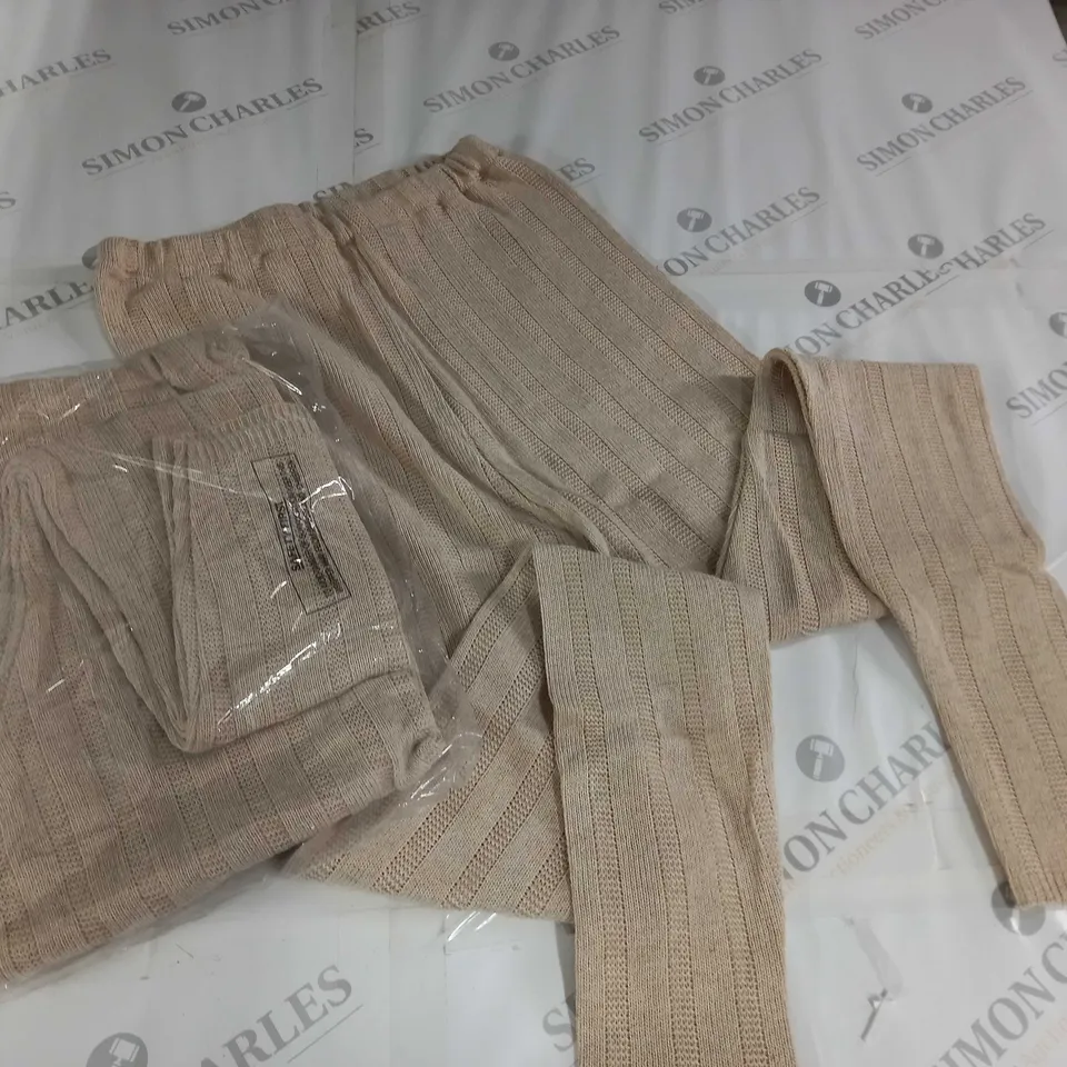 LOT OF 10 KNITTED LEGGINGS IN BEIGE - SIZE UNSPECIFIED