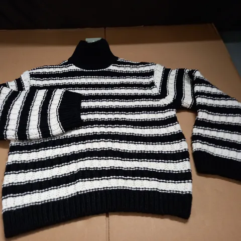H&M KNITTED HIGH NECK JUMPER - EUR XS