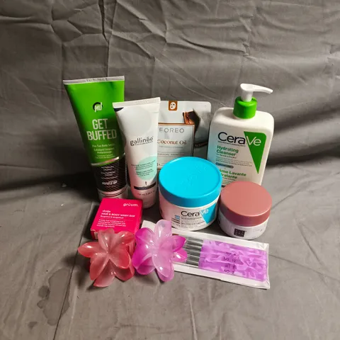 APPROXIMATEY 20 ASSORTED HEALTH AND BEAUTY PRODUCTS TO INCLUDE - CERAVE HYDRATING CLEANSER - NAIL BRUSHES - RITUAL OF SAKURA SUGAR BODY POLISH - ETC