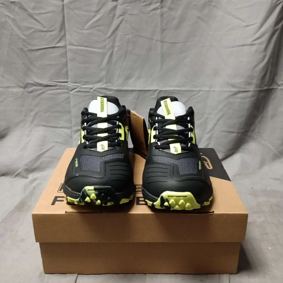 BOXED PAIR OF  KOOKABURRA ROGUE JUNIOR HOCKEY SHOES – BLACK/YELLOW, UK 4 (EU 37)