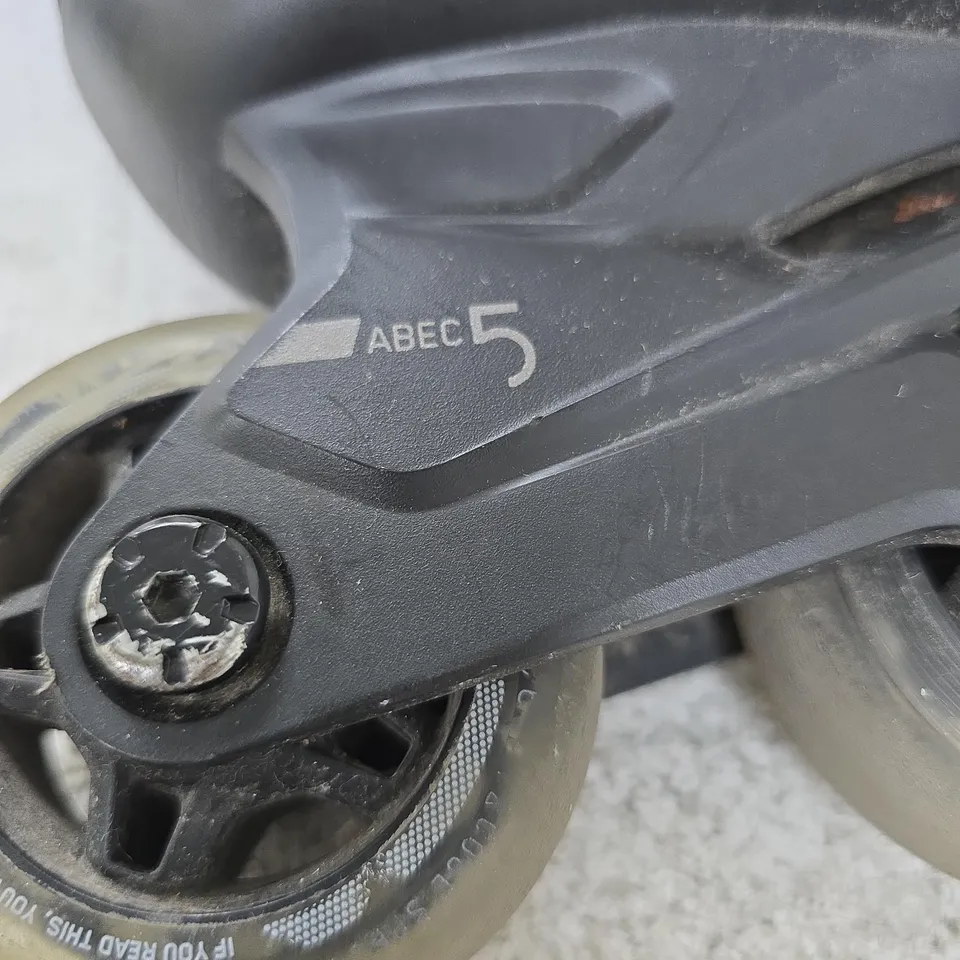 INLINE SKATES BLACK – ABEC 5 WHEELS UK 8.5