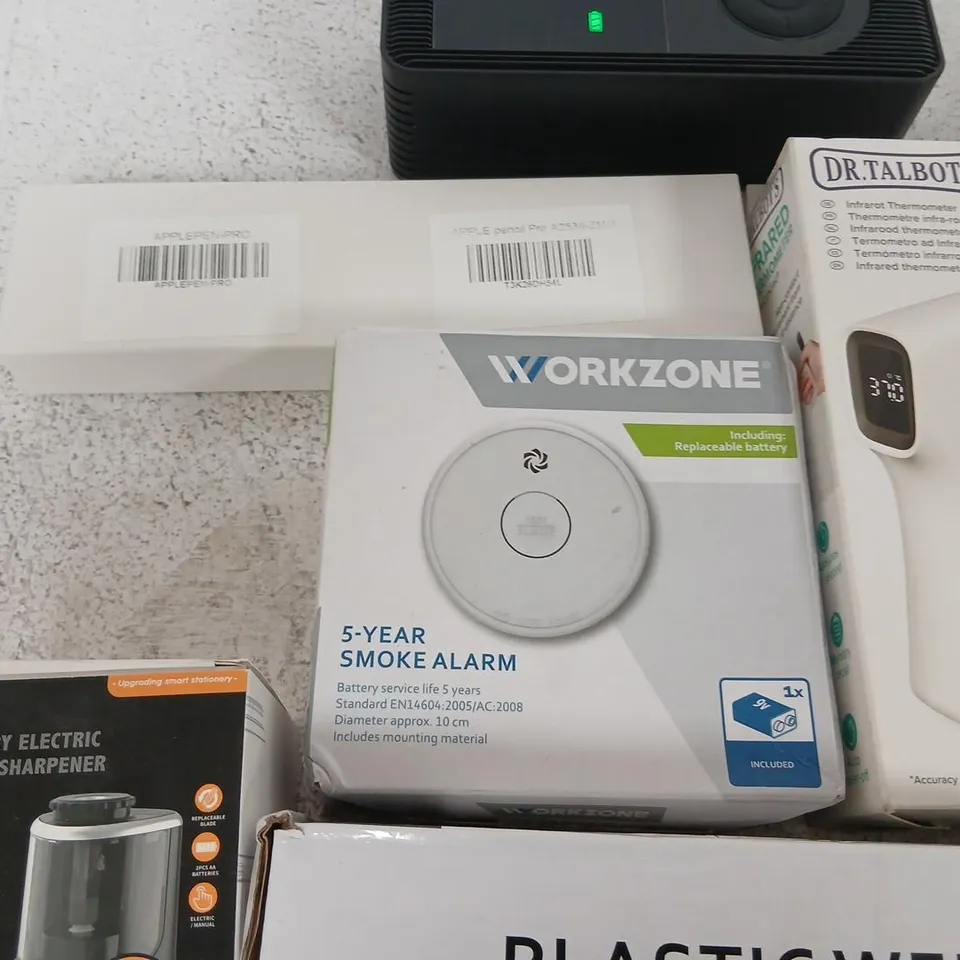 BOXED OF MISCELLANEOUS HOME/DIY ITEMS TO INCLUDE; PLASTIC WELDING GUN KIT WITH ACCESSORIES –