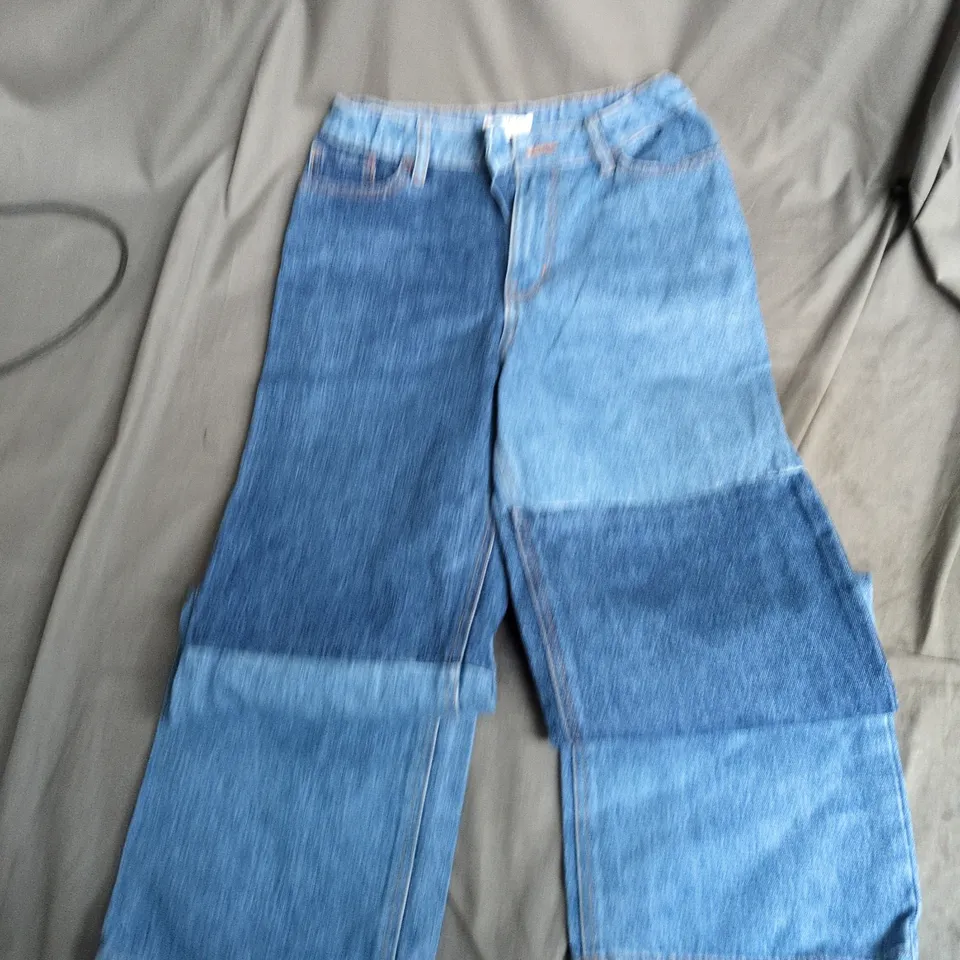 BOX OF APPROXIMATELY 20 ASSORTED CLOTHING ITEMS TO INCLUDE: LINDEX JEANS 