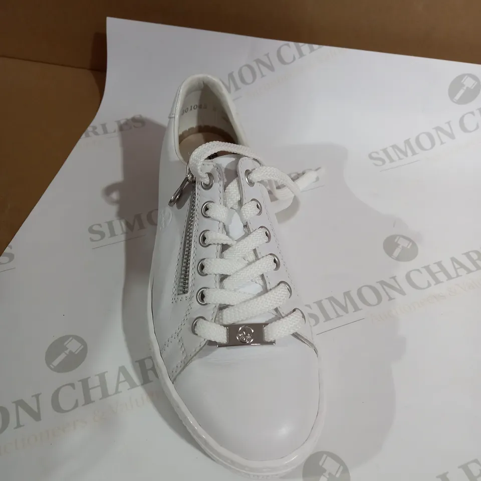 EIEKER WHITE TRAINERS SIZE 4 